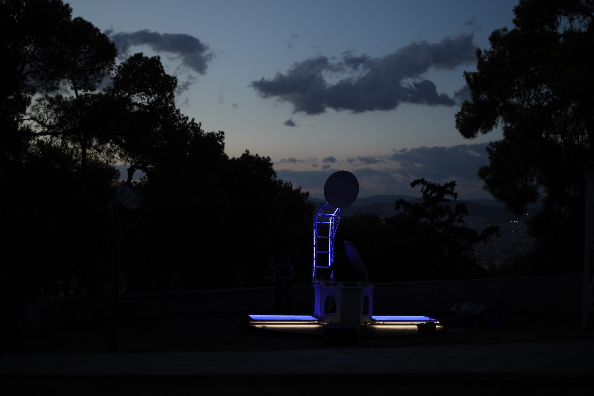 Surviving as an Independent Contemporary Dance Artist in Greece